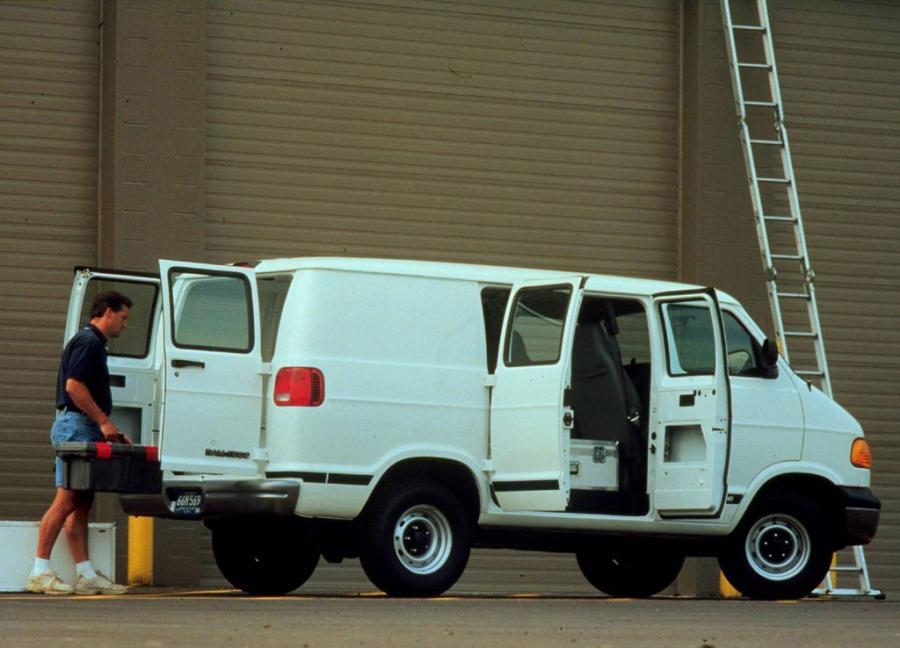  Dodge Ram Van Wagon 1994 года  (фото 15 из 22)